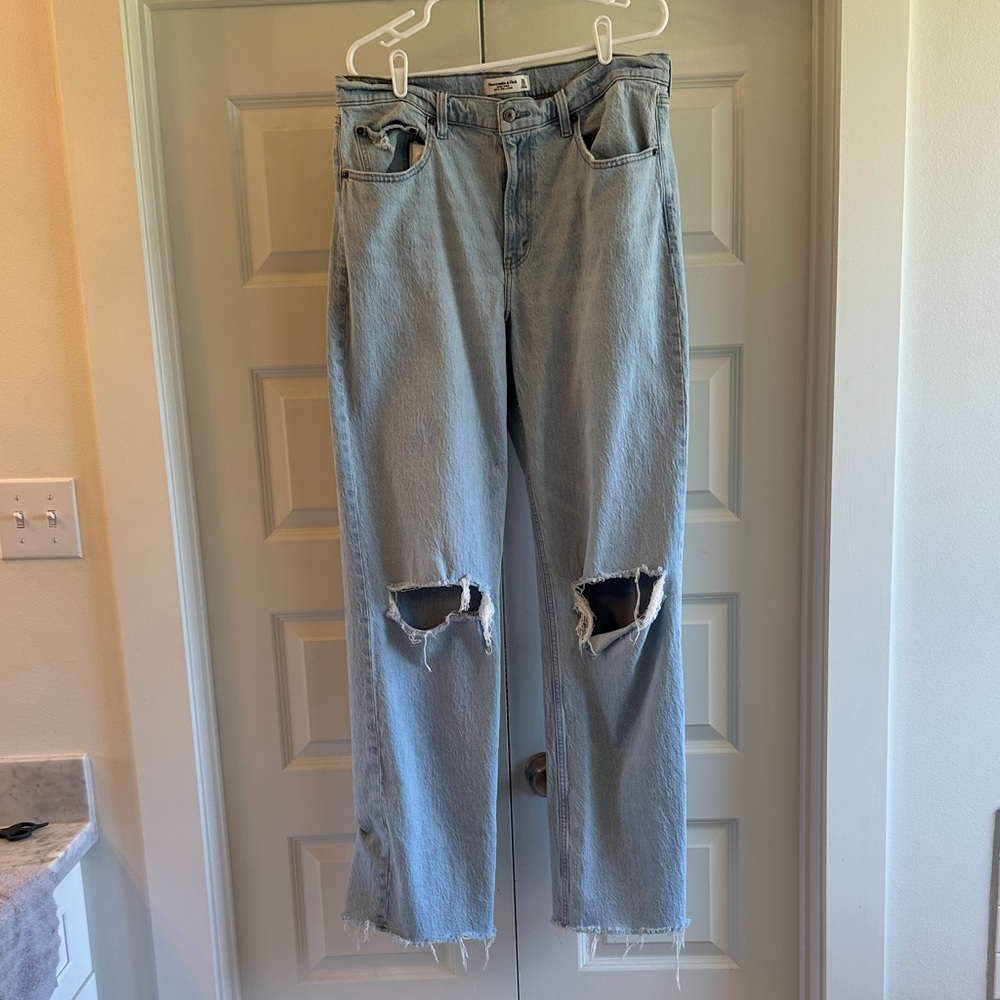 Abercrombie 90s relaxed high rise Jean. Extra long length.